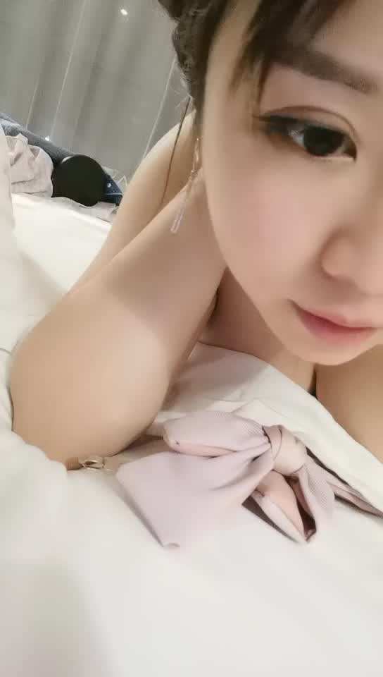 [主播探花] 2021-05-19 大奶美女被操得不过瘾嫌眼镜小哥时间短