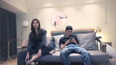 排骨哥网约170大圈高端妹子，一来看动画片看的入迷，让我看看你奶子大不大