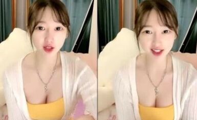 颜值区乖巧美女给大家露一波，撩起内衣超嫩美乳，揉捏娇喘呻吟好听