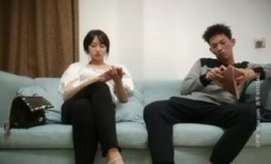 小伙2100元网约气质外围美女，非常敏感摸几下就出水