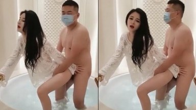 酒店浴缸，性爱嬉戏巴适的很。狐狸精：啊啊啊~好爽，想要操操