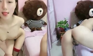 年轻短发学生头新人妹子，贫乳苗条身材，互玩69，无套女上位打桩