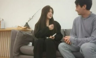 【哥现在只是个传说】，小秋上场，00后大圈美女，神似迪丽热巴，秀发凌乱 01