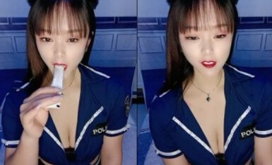 妖娆巨乳小姐姐-- 穿上肉丝，护士服、秒变性感淫娃，大肉棒插进抽搐，淫声浪浪！