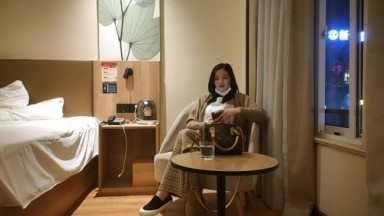 【乔先生寻花高端茶】新晋老哥约操御姐，洗完澡直接开操，骑乘打桩机，搞得爽了浪叫不断