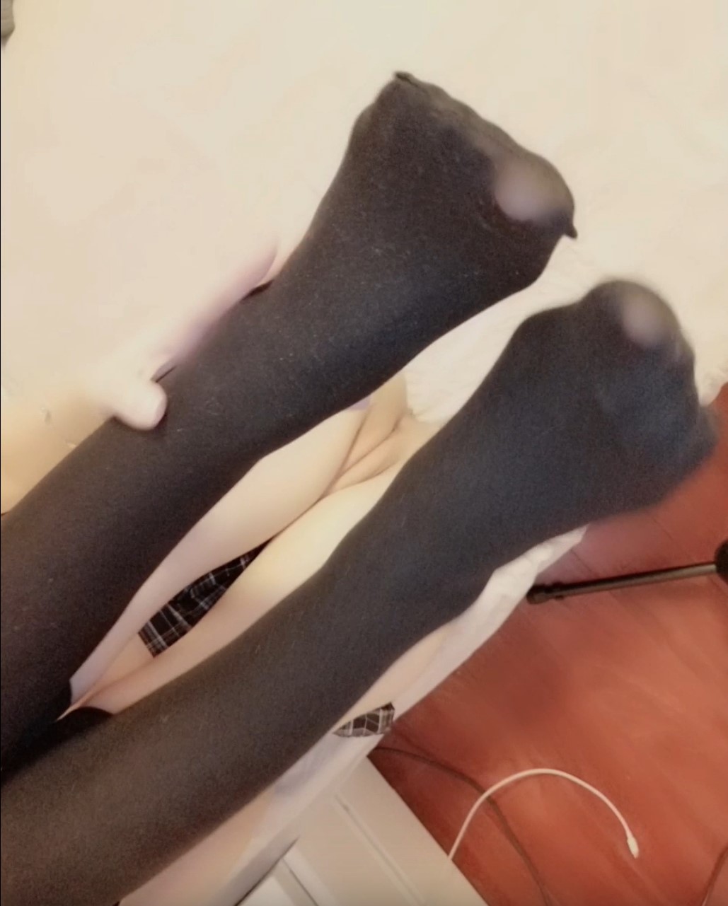 极品网红少女@PR社@福利姬@私人玩物（爱玩玩呀）之回归首发大作 – 尾巴肛塞黑丝女仆1