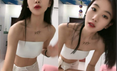 我靠！仙女流鼻血了【是菲菲呀】极致骚舞 饺子逼 超过瘾！ (1)