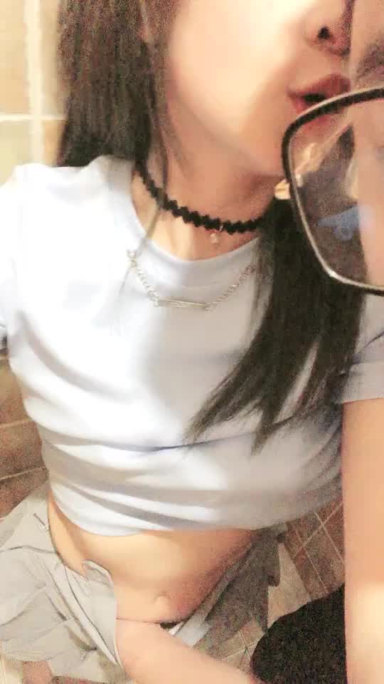 户外金莲06-18网吧真实勾引小年轻