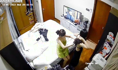 私房最新流出2023 黑客破解攝像頭偷拍 多場合家庭宿舍廁所更衣洗澡 (37)