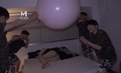 突襲女優家EP15性愛篇灼熱的精液 (2)