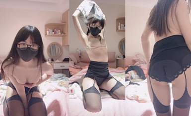 [直播系]悶騷的眼鏡妹 各種自插 騷氣上天最新合集 (7)