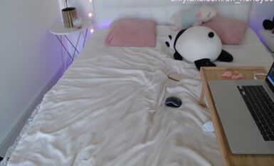 像极了娃娃的丰臀美穴大眼萌妹 直播合集7