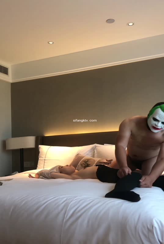 广西南宁某暑假英语补习班98年周老师邀约吃饭借机下料带到酒店各种玩弄 合集2