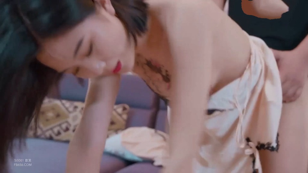 蜜桃影像传媒最新出品 PM039 来自房东偷窥的爱