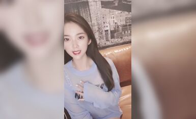 浓眉大眼女神--极品尤物【东方空姐】勾人魂魄的妖女：’啊啊，哥哥喜欢人家的小骚逼吗，流好多小骚水啦‘，手指插穴 好骚好淫荡