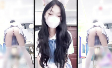 軟萌甜美少女 情色主播【小貓咪】，乖乖小可愛主打的就是一個反差，校園女神清純的外表，私下裡反差淫盪