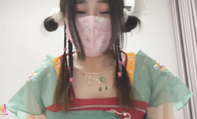 可愛丸子頭小蘿莉【喵喵醬】稚嫩鄰家少女穿上漢服裙 主動翹起小屁屁讓爸爸小騷穴 誰不喜歡這么主動的小騷母狗呢？
