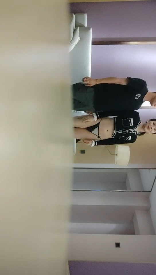 牛屌探花马尾辫外围少妇，短裙丁字裤付完钱开操，镜头前展示口活很不错，后入撞击表情清晰可见