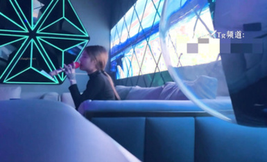 【重磅】約啪大神【UUS1980】妹子裝睡 被大神摸出感覺後開房 (1)