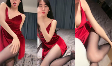 2024年1月新作，新人，校花級女神，美到爆炸，【一隻酸檸檬】，挺有氣質的一個美女，獨居家中柳腰翹臀扭起來 (5)