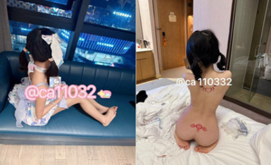 極品粉嫩雙馬尾小騷貨『貓紫寶寶』車上自己玩自己，車下爸爸醬玩窩，被爸爸按在窗前爆操，好害羞