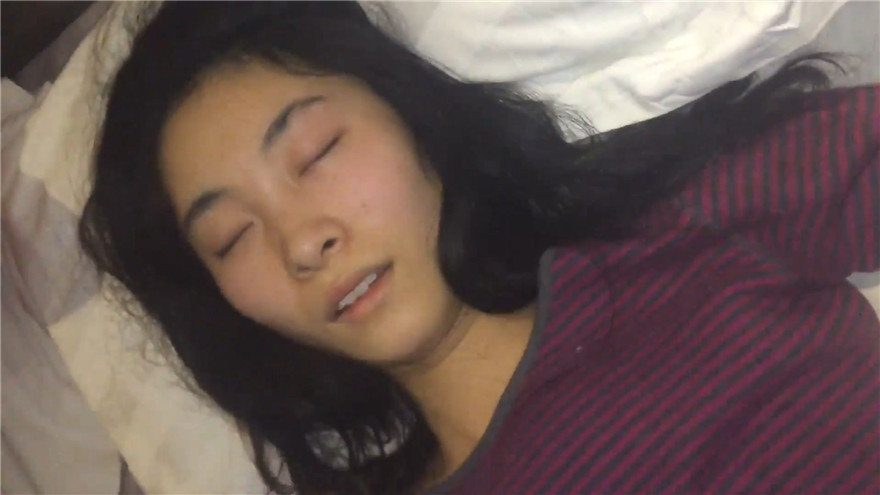 美女业务经理为了完成年度业绩被客户灌醉各种玩弄