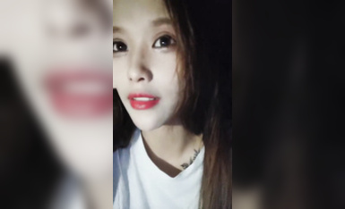 漂亮小姐姐野戰 玩男女之間的事 在這里 你確定不要錢 你要給也行 太黃了是不是上火了 喝尿啪啪灌腸