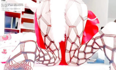 超嫩 露臉卡哇伊小蘿莉母狗【小雯寶寶 (幼凜) 】長得越乖 玩的越嗨，輕輕一操就哼哼唧唧的一使勁兒感覺就操破了一樣 (8)