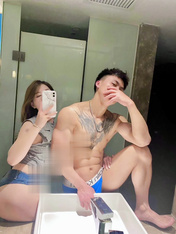 【貴陽方言】貴陽肌肉紋身大屌帥哥與他的模特女友流出，女王樣女友反差變態喜歡玩弄男友肛門大屌還能夾屌噴水【第二彈】 (1)