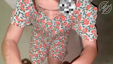 原創海角大神【強奸少婦鄰居】-終於再一次操了鄰居，孩子睡了在樓道干，最後內射