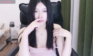 Stripchat 新女神降臨 Rainybaby首次門票大秀 全裸自慰絕美 (7)