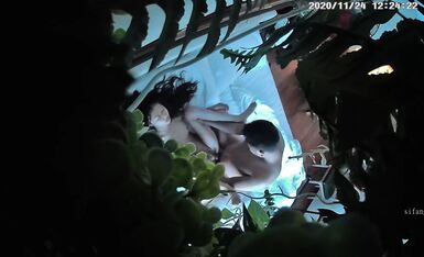 高质量预警！紧身牛仔裤美腿翘臀小姐姐和男友开炮房，小姐姐不光颜值高，身材还超级棒，前凸后翘 不论穿着衣服还是脱光 都很带劲