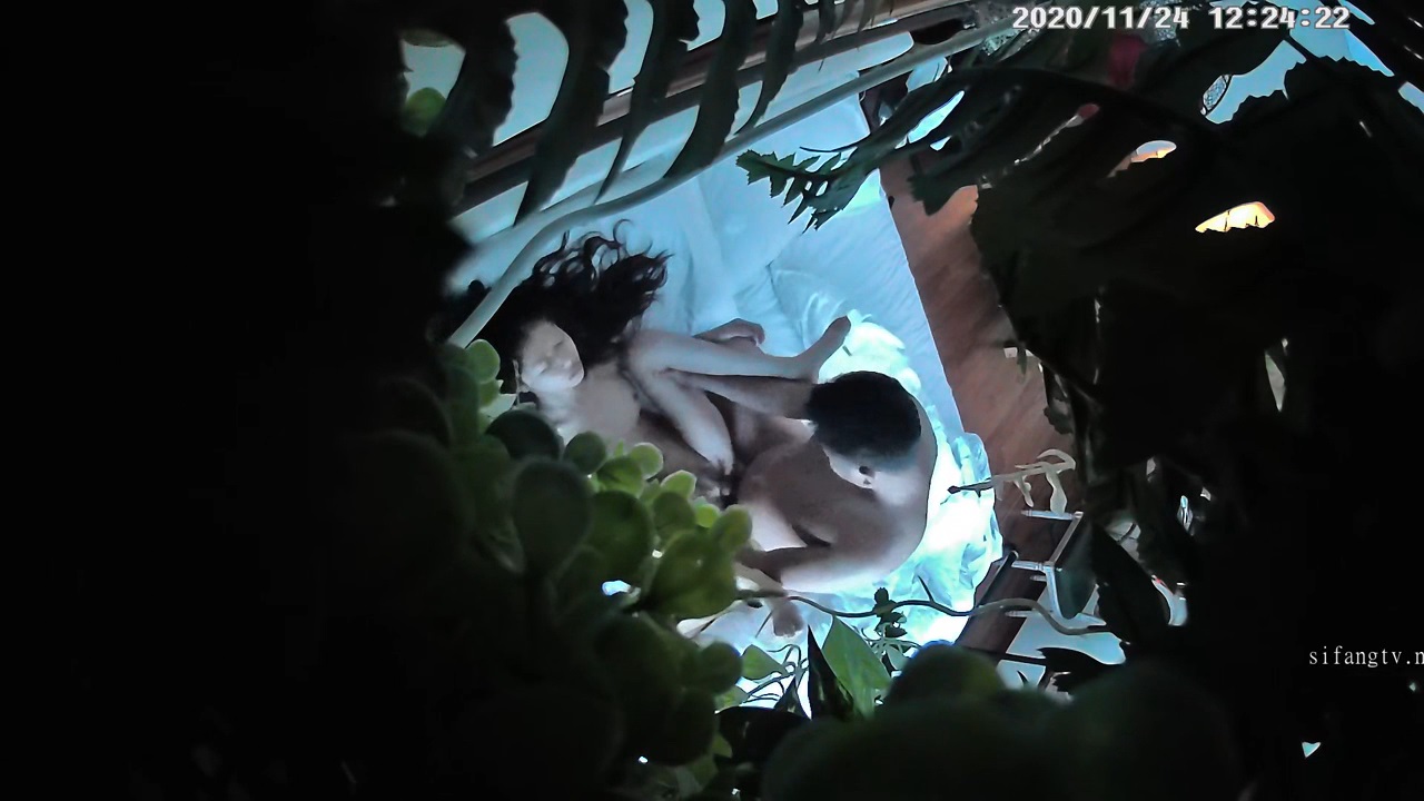 高质量预警！紧身牛仔裤美腿翘臀小姐姐和男友开炮房，小姐姐不光颜值高，身材还超级棒，前凸后翘 不论穿着衣服还是脱光 都很带劲