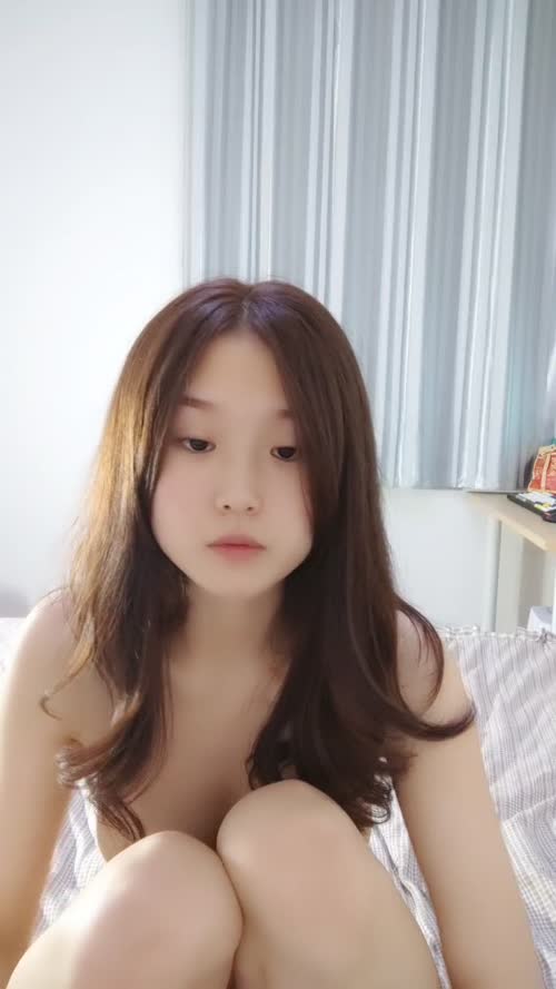 极品颜值清纯系美女为赚钱下海 ，和好友激情啪啪大秀，舔弄吸吮大屌，扶腰后入撞击猛操，可惜没草几下就射了