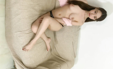 花了500塊約的大學生，來出租屋裡面拍私房照，妹子身材是真的嫩 (1)