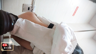 淺夾哥哥的心，全程露臉風騷小妹穿著漏奶情趣裝誘惑狼友，互動撩騷聽指揮