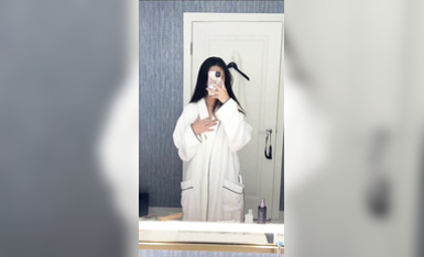 反差女神『八月未央』被大屌猛男瘋狂抽插，小狗只配被打樁 大雞巴塞滿小母狗的騷逼，淫水好多～滿手都是2