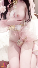 網紅極品白虎福利姬【初戀小安】粉色迦南的肉體誘惑。