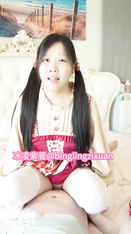 冰凌紫萱 天生蘿莉體，超級媚黑COS騷女，首次露臉福利 卡哇伊學生裝彈力插。2