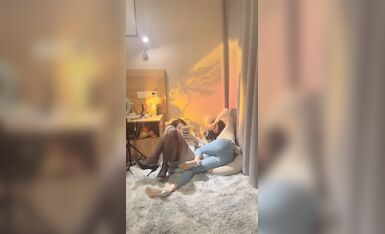 【初恋的香味】，终于抗不住了，吃了药连续干一天，极品女神姐妹花，无套轮插，人气高居不下