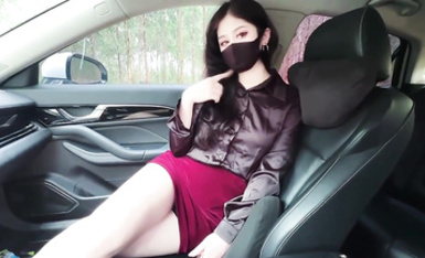 【萌崽兒】野外車震高冷女上司全裸圓潤的大屁股索要肉棒大開車門後入操逼狠狠的內射溢出精液