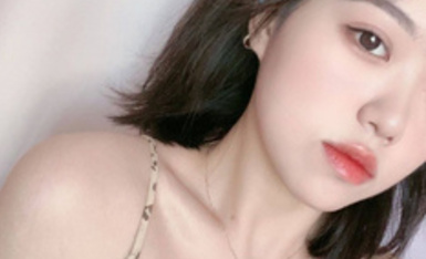 顏值挺白嫩的短發女大學生，短發妹操起來還是有感覺，人前是清純甜妹，在床上是吃雞小能手