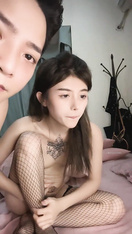 校花美女【十九歲女大】酥胸誘惑~跳蛋狂震~口交後 各種體位爆操內射 (2)