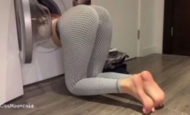 【极品 推荐】最近火爆P站极品丰臀网红『月儿姐姐』